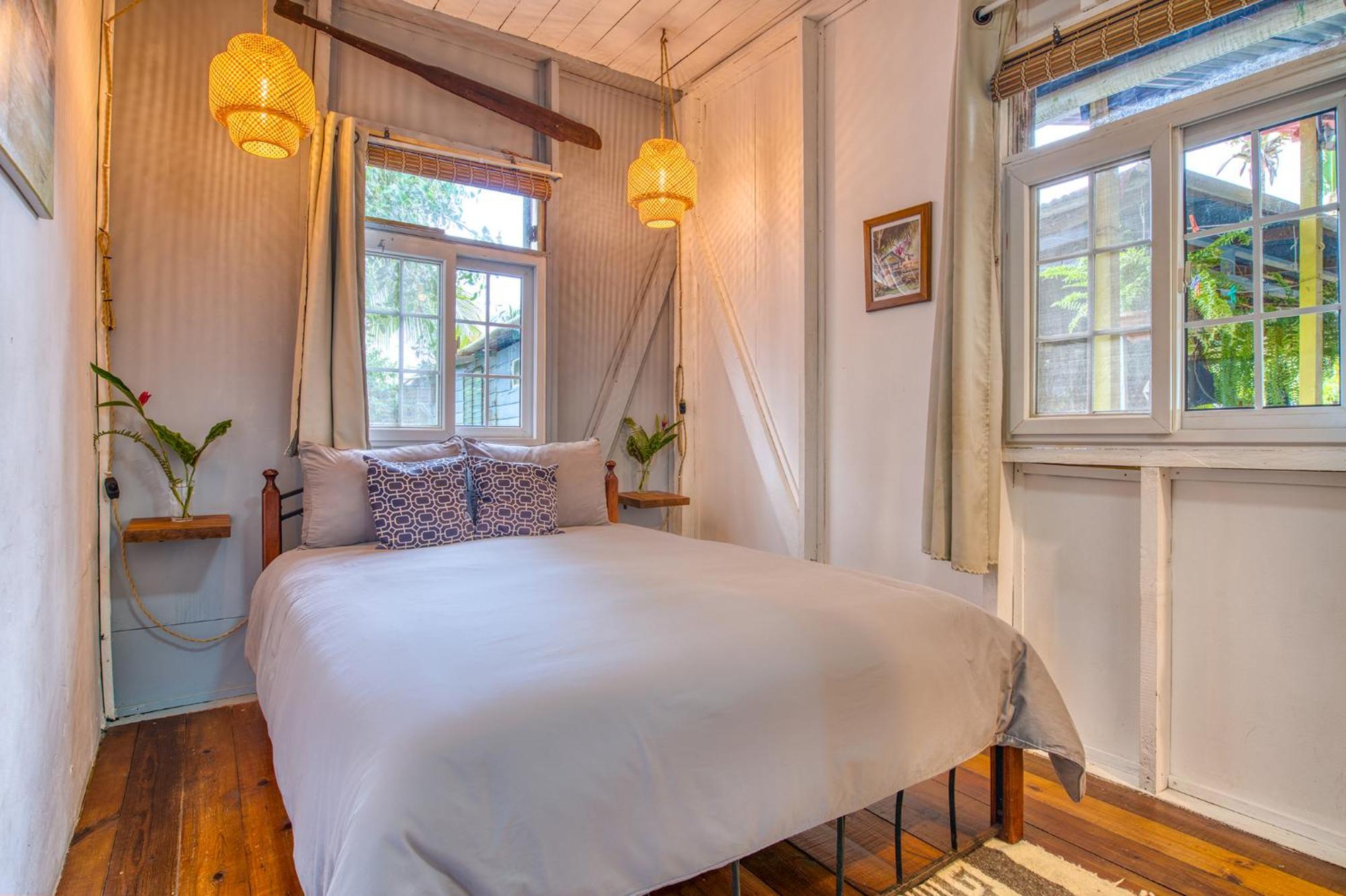 Saigon Bay Bed & Breakfast Бокас-дель-Торо Экстерьер фото